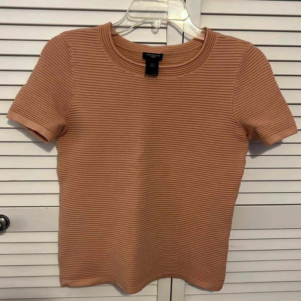Rose pink Ann Taylor shirt, ribbed, stretchy material. Size small petite